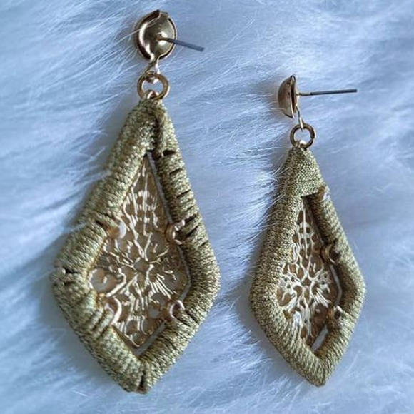 NWT Women's Jewelry Gold Diamond Shape Hanging Drop Earrings - Picture 5 of 5